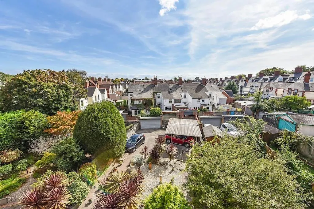 Traditional 3-Bed Property In Pontcanna With Parking 卡迪夫 度假居