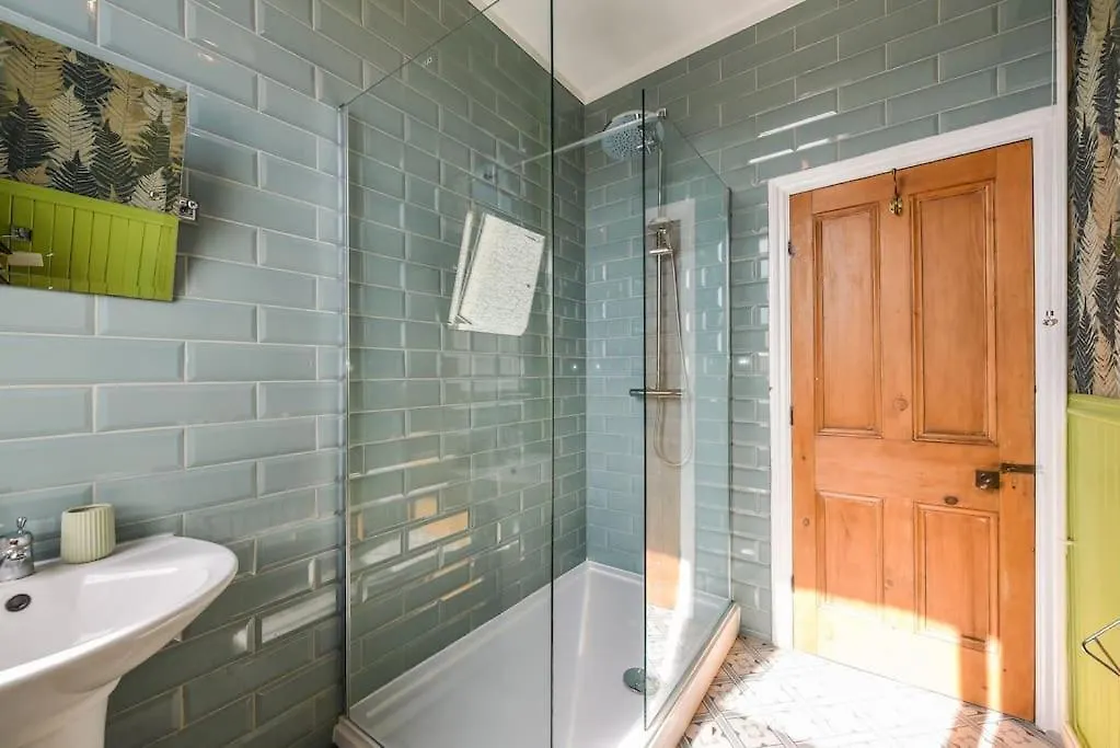 Traditional 3-Bed Property In Pontcanna With Parking 卡迪夫