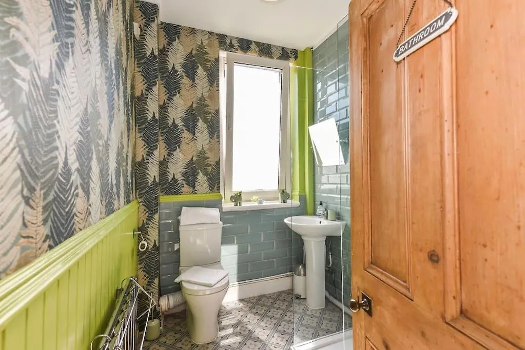 Traditional 3-Bed Property In Pontcanna With Parking 卡迪夫 度假居