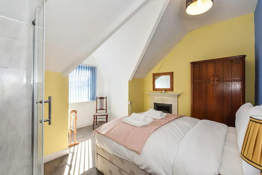 Traditional 3-Bed Property In Pontcanna With Parking 卡迪夫 度假居