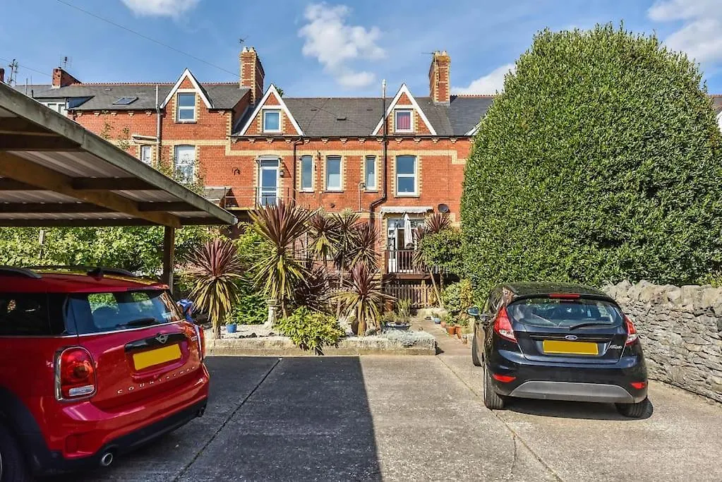 Traditional 3-Bed Property In Pontcanna With Parking 卡迪夫