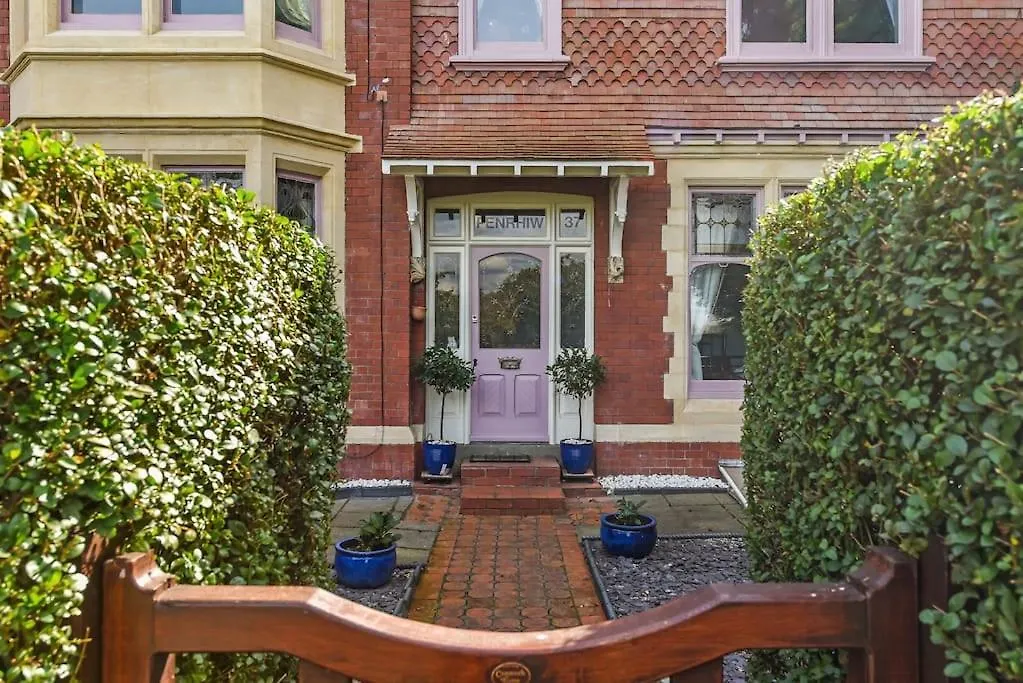 Traditional 3-Bed Property In Pontcanna With Parking كارديف