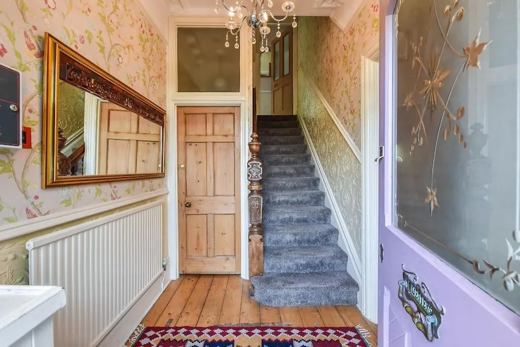 Traditional 3-Bed Property In Pontcanna With Parking كارديف