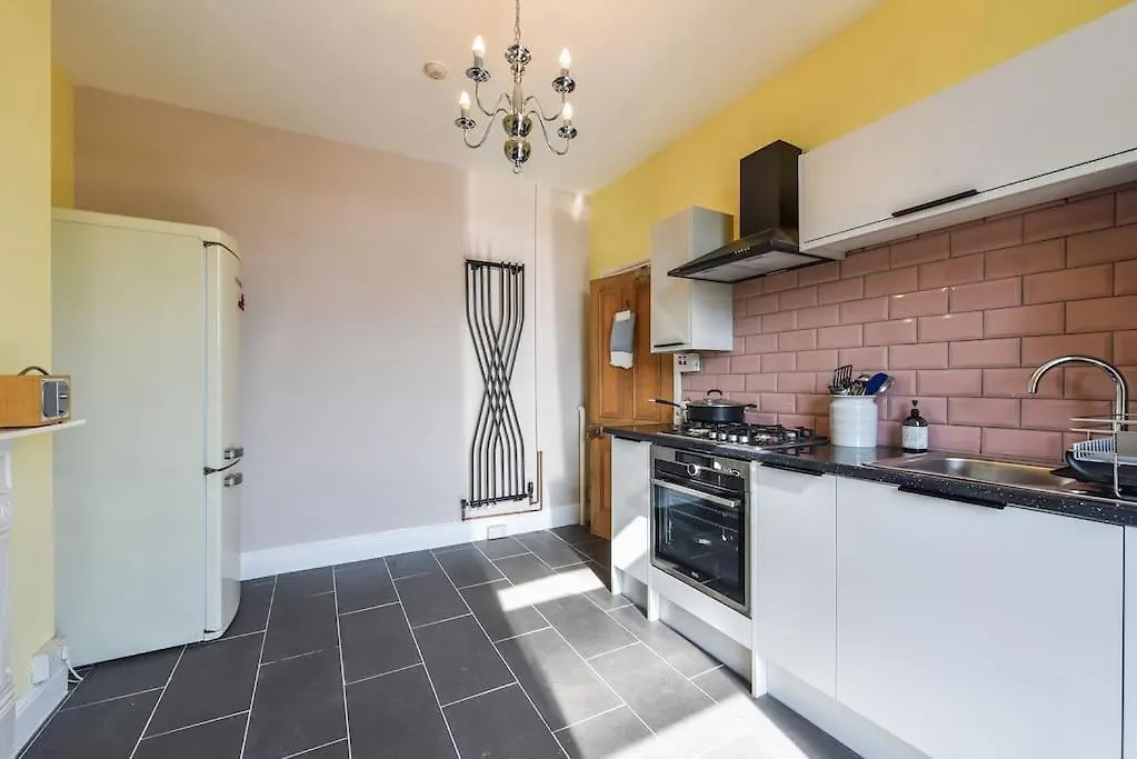 Traditional 3-Bed Property In Pontcanna With Parking كارديف 0*,  المملكة المتحدة