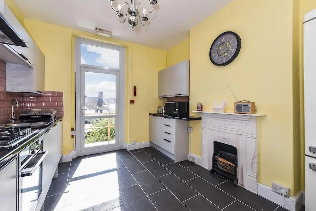 Traditional 3-Bed Property In Pontcanna With Parking كارديف