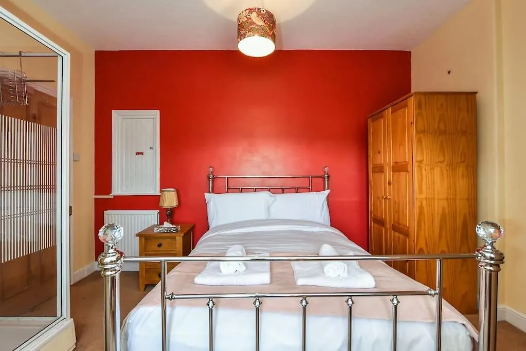 Traditional 3-Bed Property In Pontcanna With Parking كارديف