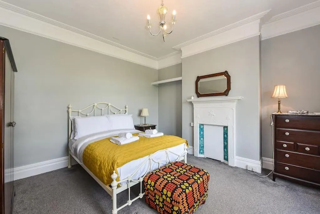 Traditional 3-Bed Property In Pontcanna With Parking كارديف