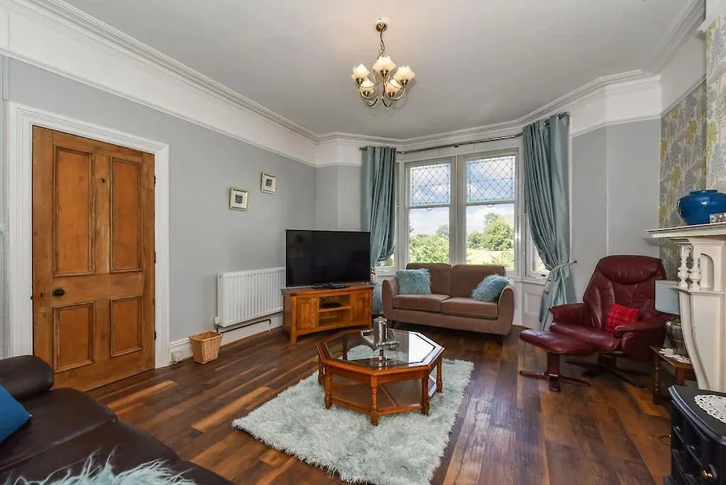 Traditional 3-Bed Property In Pontcanna With Parking كارديف بيت للعطل